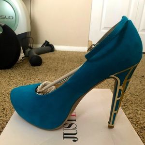 Sexy, teal, soft suede heels
